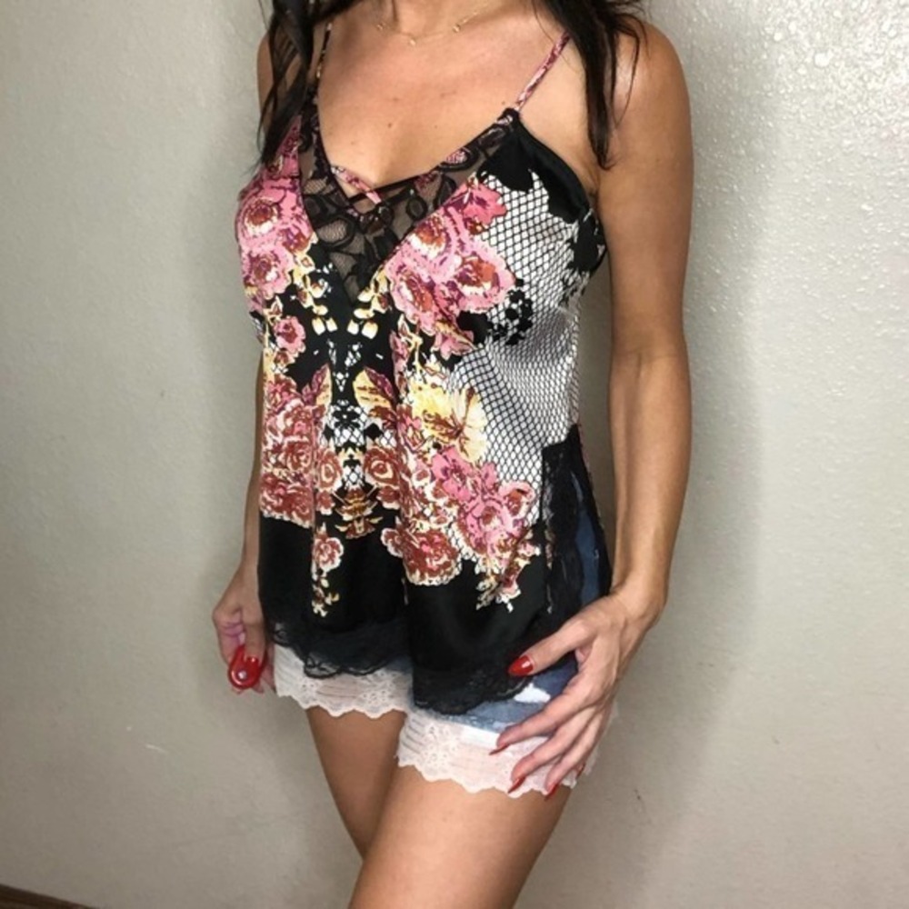 {Japna Lounge} lace sateen floral cami S